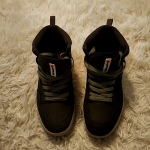 Like new size 5 airwalk hightops